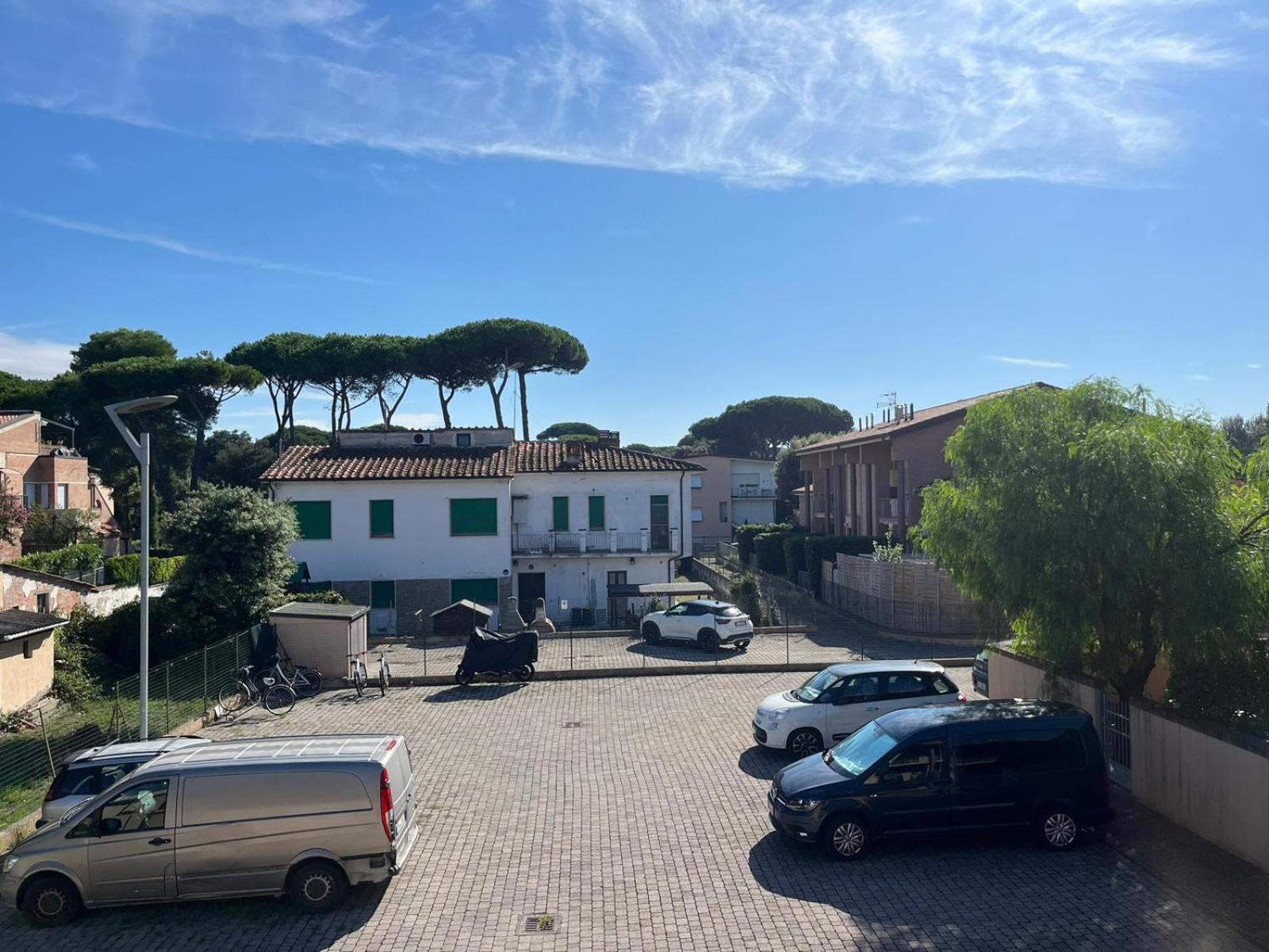 Pineta Apartament Tirrenia Eksteriør bilde