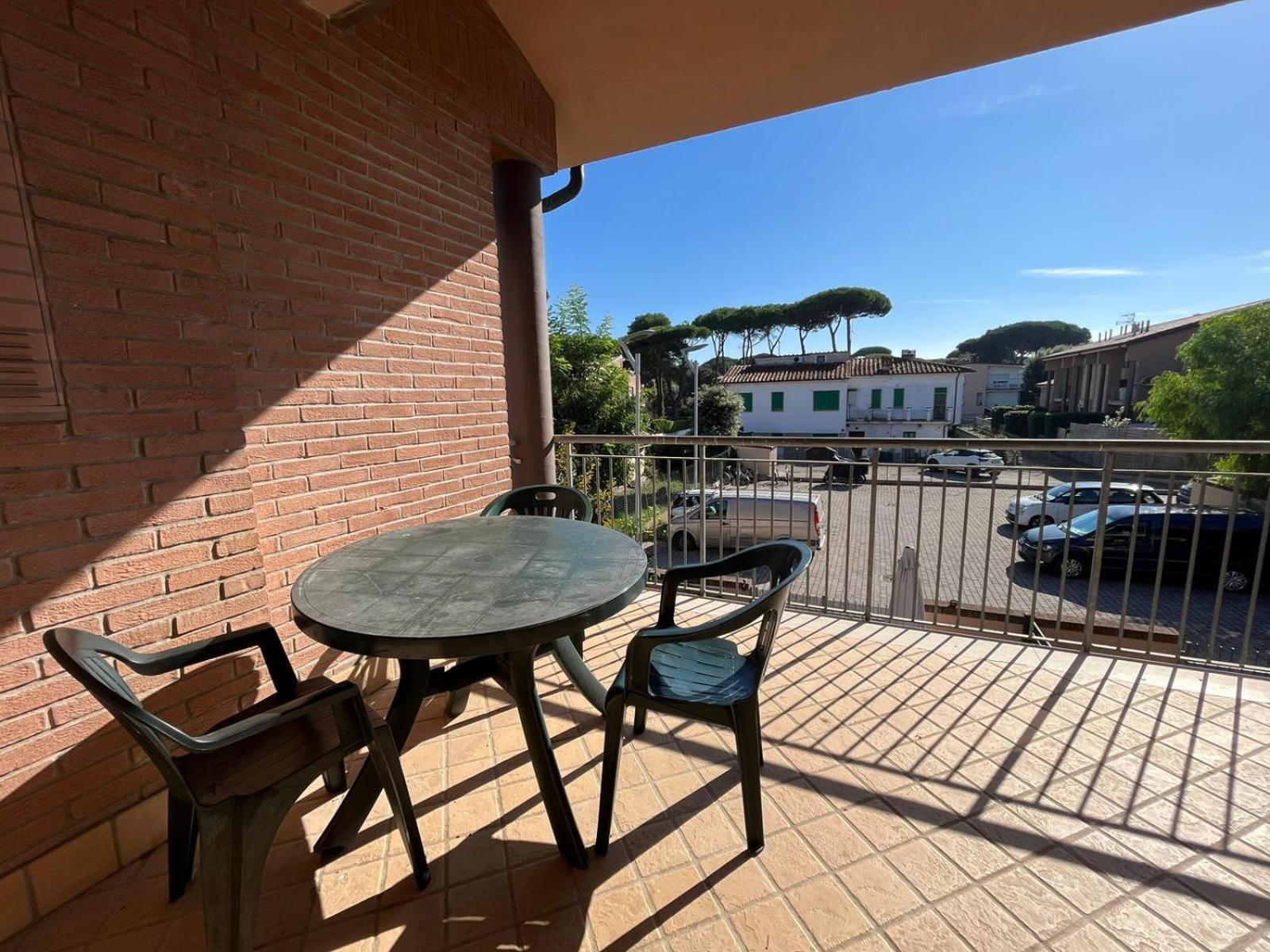 Pineta Apartament Tirrenia Eksteriør bilde