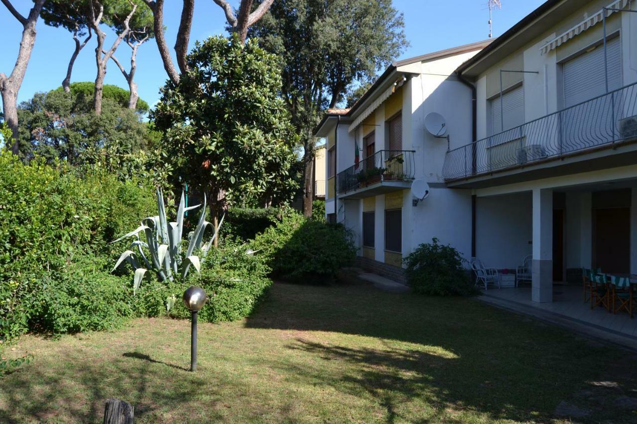 Pineta Apartament Tirrenia Eksteriør bilde